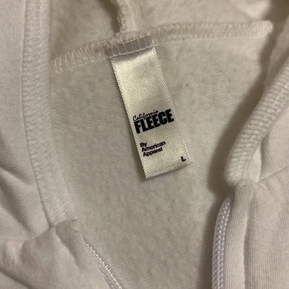 California fleece jogging pants XL and jacket L, but runs a little small. - Picture 8 of 8